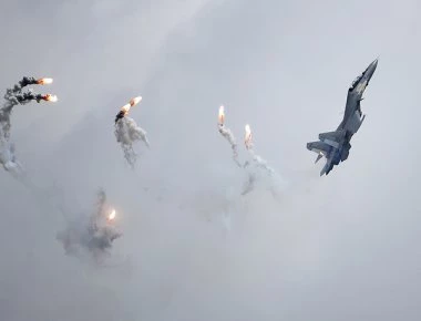 Singapore Airshow: Άφωνοι έμειναν χιλιάδες θεατές από την επίδειξη του Su-30MKM